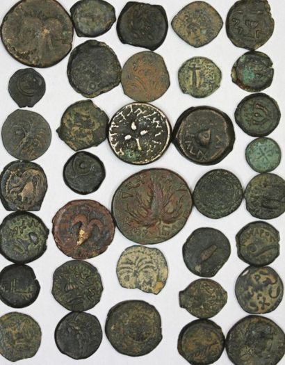 null Judée antique, petit ensemble de 35 monnaies de la Judée préromaine et romaine...