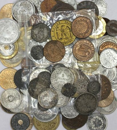 null Lot de monnaies françaises principalement, dont 19 en argent et quelques beaux...