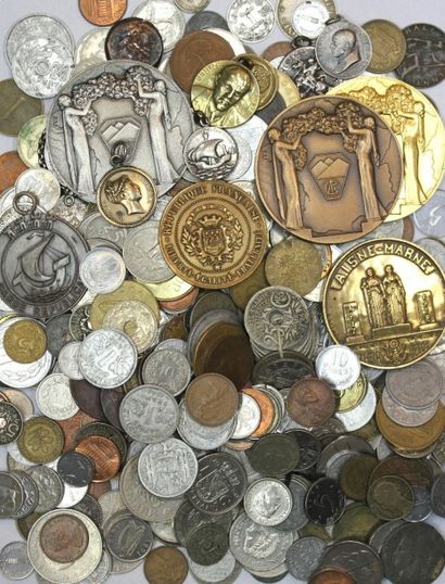 null France/Divers, lot d'environ 1,8 kilo de monnaies diverses et quelques médailles...