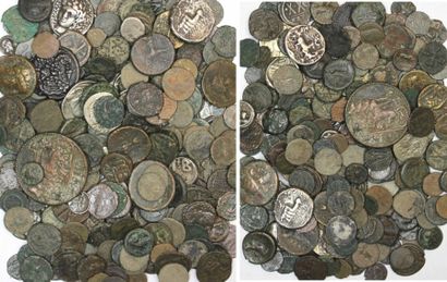 null Grèce/Rome : important lot de monnaies antiques en bronze, en vrac, grecques,...