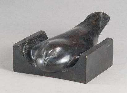 null D’après François POMPON (1855-1933). Pigeon au nid coupé. Epreuve en bronze...