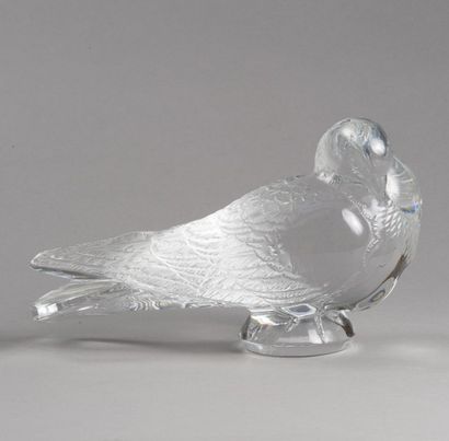 null LALIQUE France. Pigeon. Cristal moulé-pressé,. signé « Lalique France » sur...