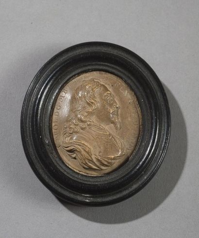 null D’après John Roettier

Buste de profil du Roi Charles Ier

Médaillon en plâtre,...