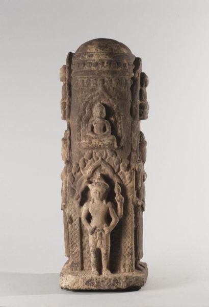 null Rare stèle bouddhique en forme de caitya. Cambodge , art khmer , fin Xème- début...