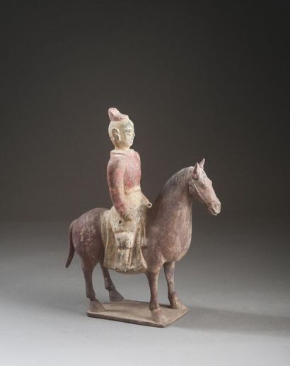 null Cavalier . Chine , dynastie Wei (386-534) Terre cuite polychrome. Haut : 35,5...