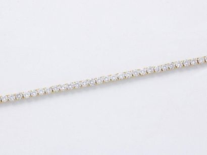 null Bracelet articulé en or 18 K, composé d'une ligne de diamants brillantés en...