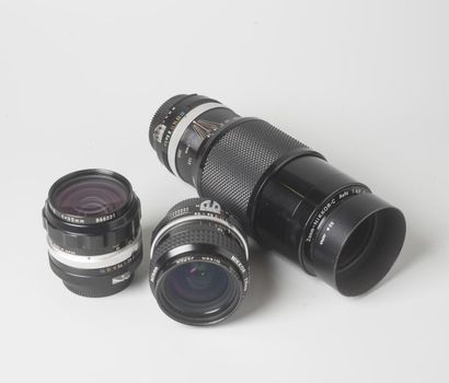 null Lot d'objectifs Nikon composé d'un Nikkor 2,8/28 mm AI (bel état), d'un Nikkor-O...