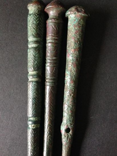 null Lot d'outils de médecine et épingles. Luristan, 2500 à 700 av. J.-C. Bronze...