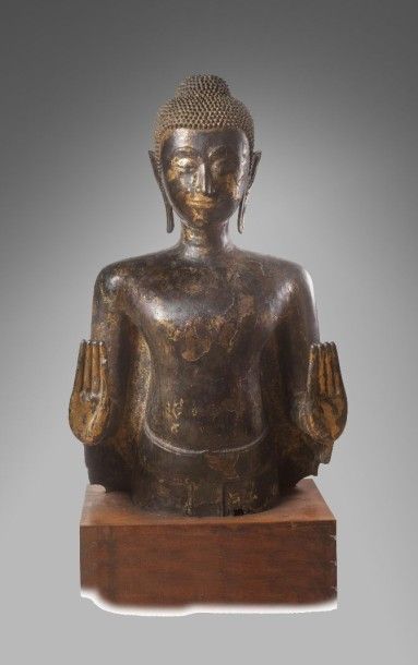 null Beau buste de Bouddha en double abhayamudra. Thaïlande, style de Ratanakosin...