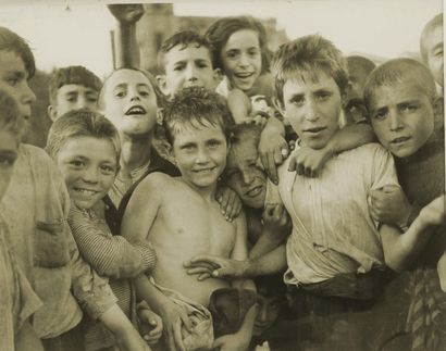 BLANC et DEMILLY BLANC ET DEMILLY «Venise, groupe d’enfants», vers 1933 Tirage d’exposition...