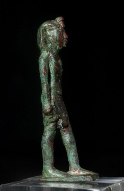 null Statuette représentant un pharaon. Basse Epoque (664 - 332 av. J.-C.). Il est...