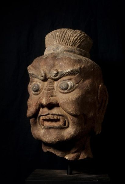 null Tête de gardien courroucé. Chine, dynastie Tang (618-907). L’iconographie classique...