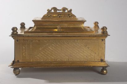 null RARE COMPENDIUM DU XVIIe siècle. Curieux instrument composite en laiton doré...