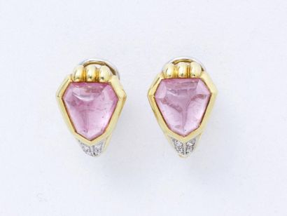 null Paire de clips d'oreilles 2 ors 750 millièmes, ornés de cabochons de tourmaline...