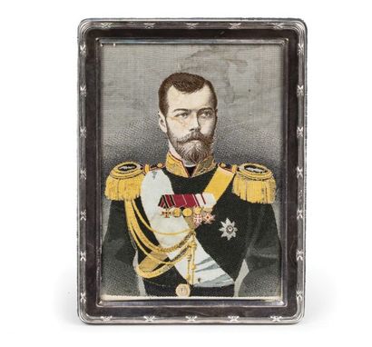 null Portrait de l’empereur Nicolas II en uniforme. Russie, vers 1900.

Soie tissée,...
