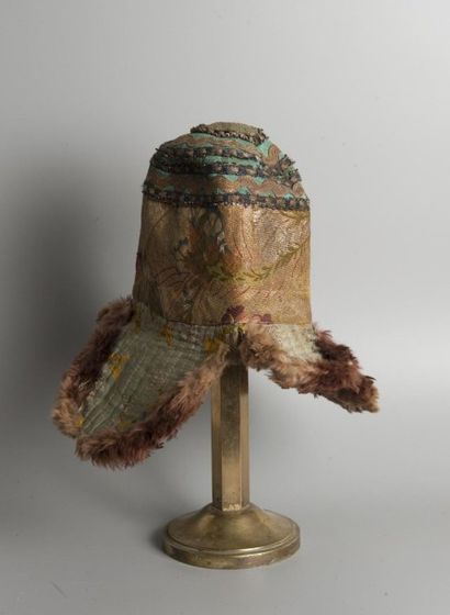 null Chapeau. Tibet ancien - Textile dont soie et, fourrure 