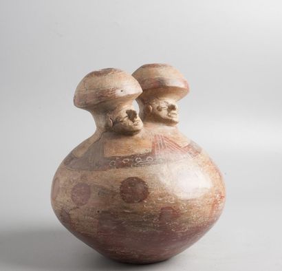 null Lot 5186-119 - Vase à double embouchure en forme de champignons céphalomorphes....