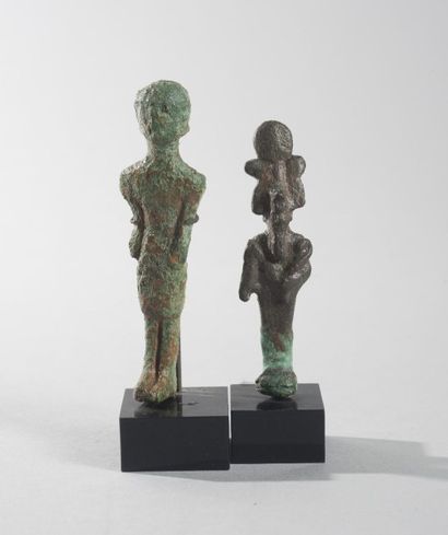 null Lot 5833-295 - Deux statuettes bronze dont un Osiris .. Haut :8,5 cm- 7,5 c...