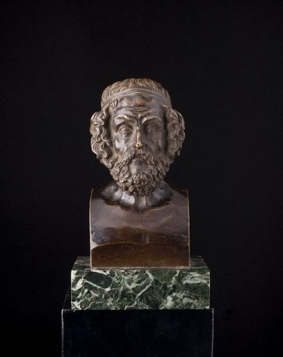 null D’après l’Antique

Buste de Sophocle

Bronze patiné, socle en marbre vert.

Haut....