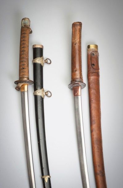 null Sabre japonais de type Katana, lame remontée avec des éléments divers recouverts...