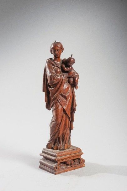 null Vierge à l’enfant en buis finement sculpté.

France, XVII-XVIIIe siècle.

Haut....