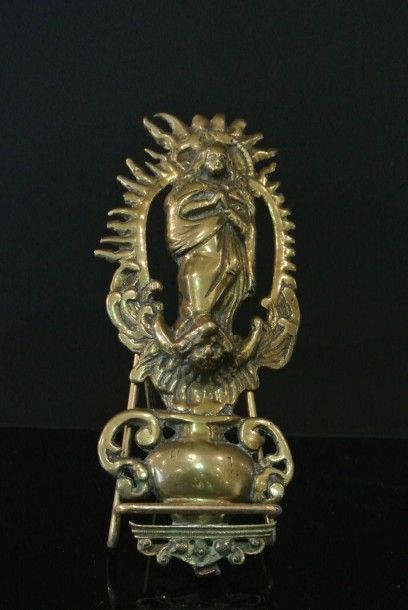 null Elément de bénitier d’alcôve en bronze figurant la Vierge de l ’Immaculée Conception...