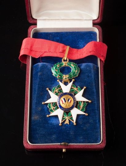 null Etoile de Commandeur de la Légion d’Honneur en or. Complet avec sa cravate et...