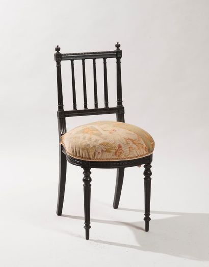 null PORTUGAL, seconde moitié du XIXe siècle 

Chaise de style Louis XVI

pieds antérieurs...