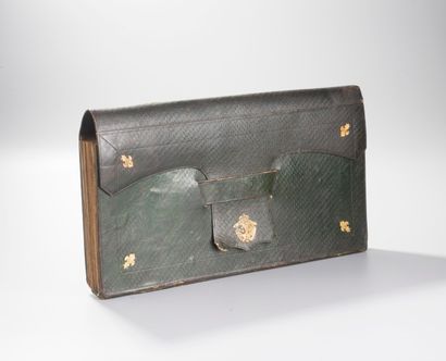null TRAVAIL FRANÇAIS, circa 1850-1860

Rare porte-documents en maroquin vert à long...