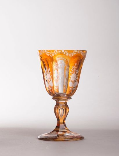 null BACCARAT, circa 1840

Rare verre d'apparat en cristal taillé à côtes plates,...