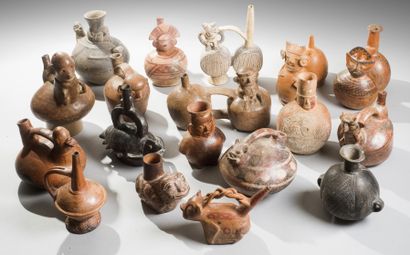 null Lot de 18 vases en terre cuite,

divers cultures précolombiennes

CHIMU

Aryballe...
