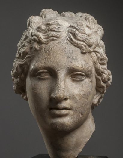 null Exceptionnelle tête de la déesse Aphrodite.

Fin d’époque hellénistique ou début...