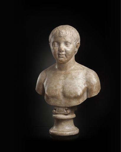 null Buste d’enfant

en marbre patiné.

Tête d’époque romaine

Haut. 39 cm (haut....