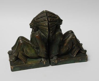 null INDIENS D'AMERIQUE Paire de serre-livres en plâtre patiné façon bronze figurant...