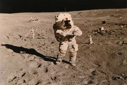 null NASA, APOLLO 16 Tirage argentique aux couleurs d'époque figurant l'astronaute...