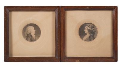 null Deux portraits gravés en médaillon. 

Fin du XVIIIe siècle. 

Diam. : 5,7 cm

(Petites...