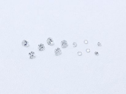 null Lot de 12 diamants taille ancienne sur papier.

Poids des diamants: 0.50 ct...