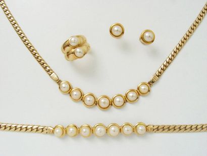 null Parure en or et perles de culture, composé d'un collier, 1 bracelet, 1 bague...