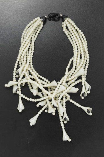 Jacques FATH Collier composé de 9 rangs de perles en plastique à l'imitation jadéite...