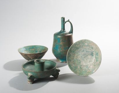 null Quatre céramiques turquoise, seldjoukide, Iran, XIIe – XIIIe siècle

Céramique...