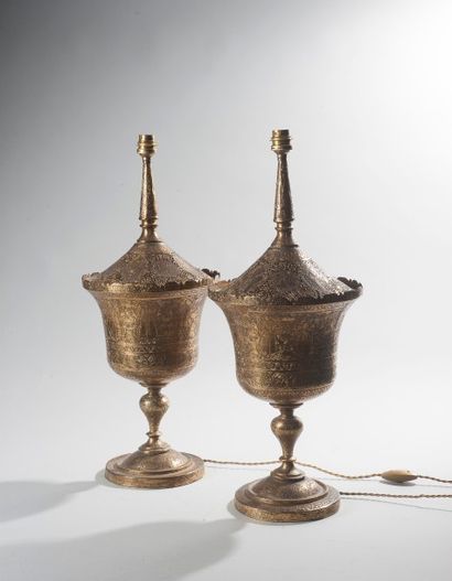 null Paire de vases couverts montés en lampe, Cachemire, fin XIXe – début XXe siècle

Laiton...