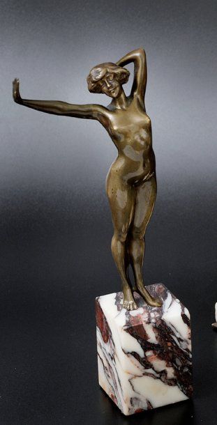 P. PHILIPPE L'éveil bronze patiné socle de marbre. non signé. Haut. : 21 cm