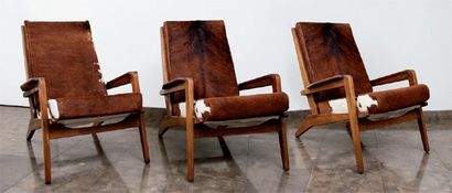 GABRIEL René (1890-1950) (attribué à) Suite de trois fauteuils en noyer vernissé...