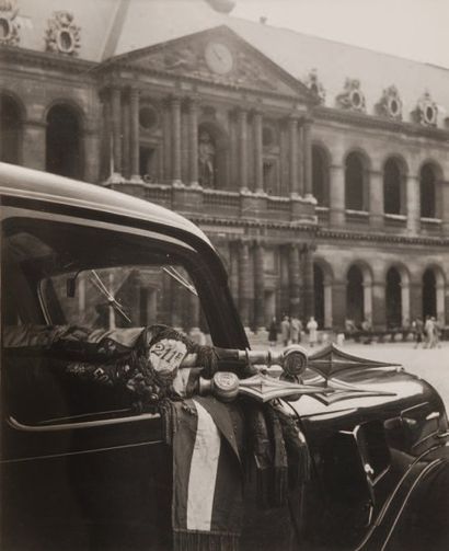 Herbert TOBIAS Commémorations, Paris, 1952 Tirage argentique d'époque. 30 x 24 c...