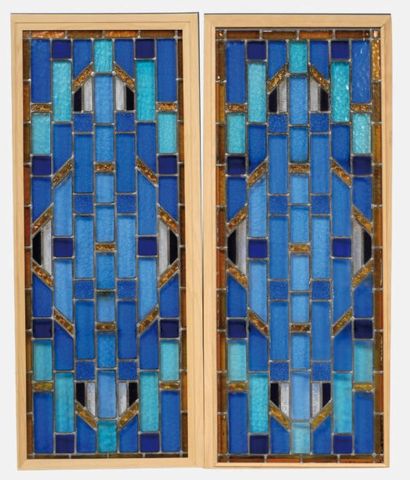 null ART DéCO Suite de six vitraux à décor géométrique à dominante bleue. Chaque...