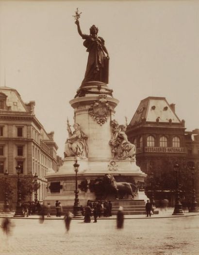 Alfred François HAUTECOEUR Statue de la République, Paris, circa 1865 Tirage albuminé...