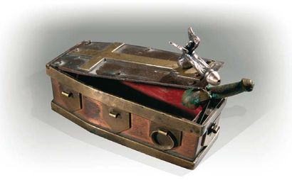 null Ex voto : cercueil en laiton et cuivre XiXème siècle., ouverture à secret contenant...