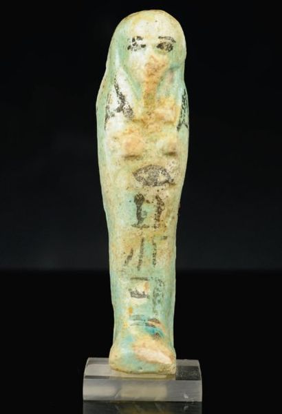 Oushebti momiforme dont le corps est peint...