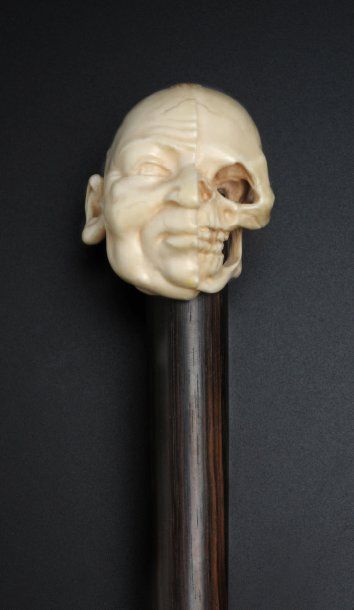 null Superbe canne à pommeau en ivoire sculpté représentant une tête de samouraï...