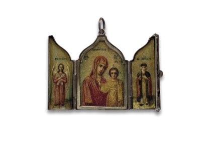 null Tryptique : Vierge de Kazan, accostée de saint Vladimir et d’un ange gardien....